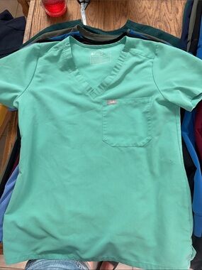 FIGS Mint Green V-Neck Scrub Top with Chest Pocket